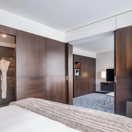 Renaissance Arc De Triomphe 5* Paříž