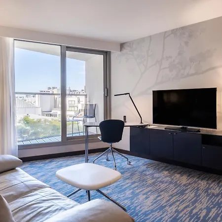 Hotel Renaissance Arc De Triomphe