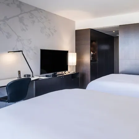 Hotel Renaissance Arc De Triomphe