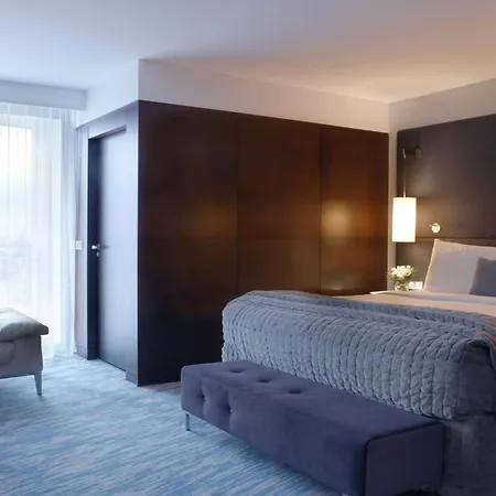 Renaissance Arc De Triomphe