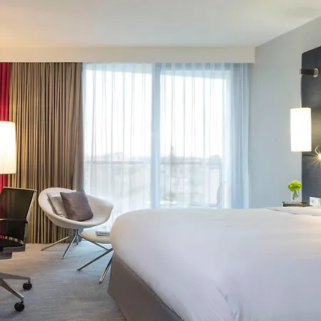 Renaissance Arc De Triomphe Hotel