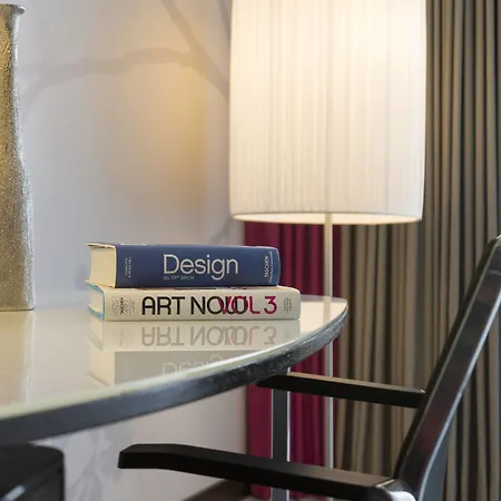 Renaissance Arc De Triomphe 5* Paříž