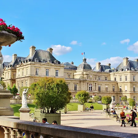 Renaissance Arc De Triomphe 5*