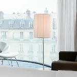 Renaissance Arc De Triomphe 5*