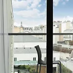 Hotel Renaissance Arc De Triomphe
