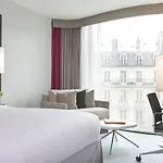 Hotel Renaissance Arc De Triomphe 5*