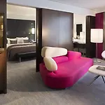 Renaissance Arc De Triomphe 5*