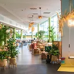 Renaissance Arc De Triomphe Hotel Paryż