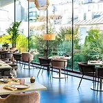 Hotel Renaissance Arc De Triomphe