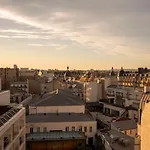 Hotell Renaissance Arc De Triomphe 5*