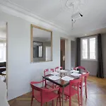 Renaissance Arc De Triomphe Hotel