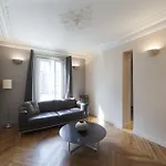 Hotel Renaissance Arc De Triomphe