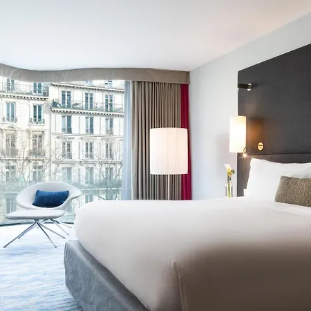 Renaissance Arc De Triomphe Hotel
