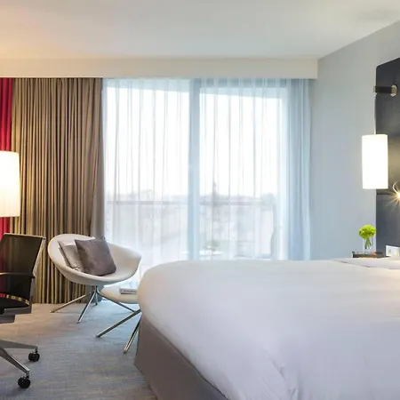 Renaissance Arc De Triomphe 5*