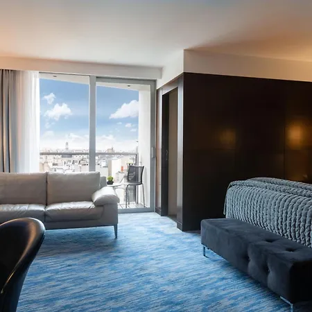 Renaissance Arc De Triomphe Hotel