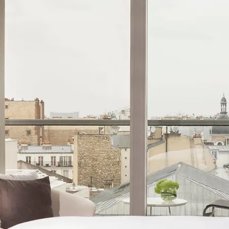 Renaissance Arc De Triomphe Hotel 5*