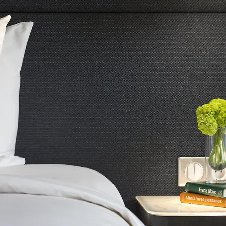 Renaissance Arc De Triomphe Hotel 5*