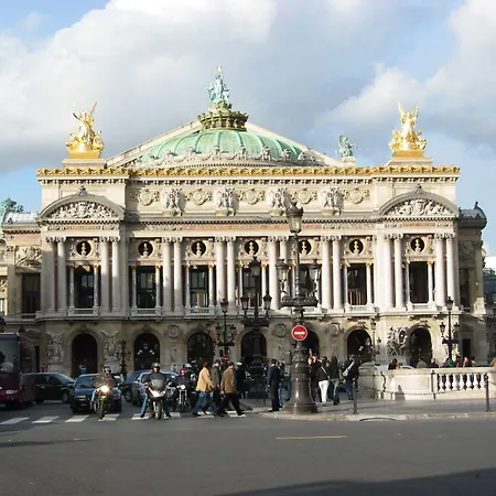 Renaissance Arc De Triomphe 5*
