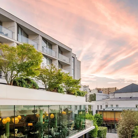 Renaissance Arc De Triomphe Hotel 5*