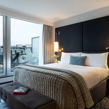 Renaissance Arc De Triomphe Hotel París