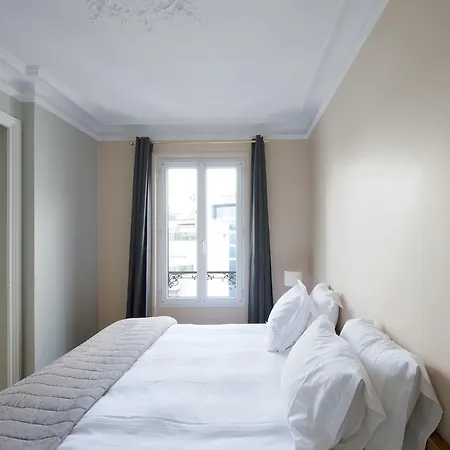 Renaissance Arc De Triomphe Hotel