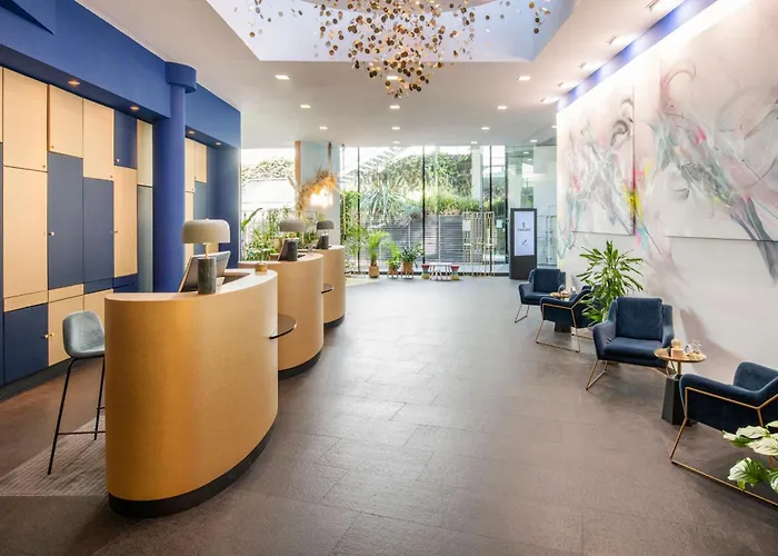 Renaissance Arc De Triomphe