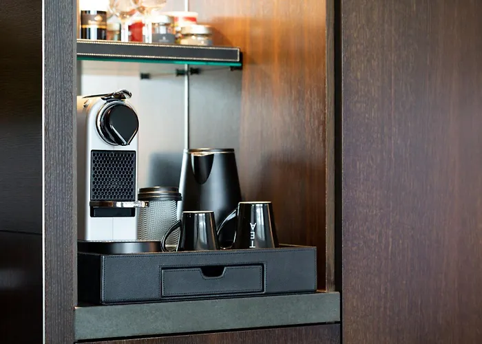 Renaissance Arc De Triomphe 5*