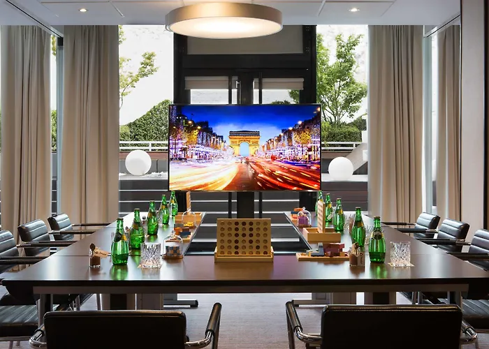 Renaissance Arc De Triomphe 5* Paryż