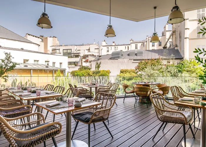 Renaissance Arc De Triomphe Hotel