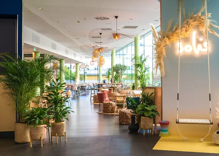 Renaissance Arc De Triomphe Hotel Paris