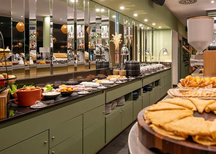 Renaissance Arc De Triomphe Hotel Paris