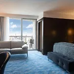 Hotel Renaissance Arc De Triomphe 5*