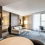 Renaissance Arc De Triomphe 5*