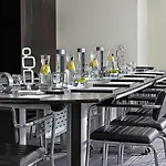 Renaissance Arc De Triomphe 5*