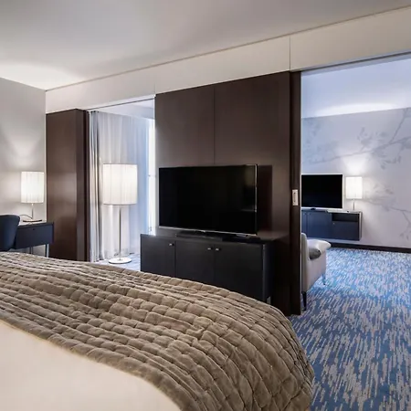 Renaissance Arc De Triomphe Hotel