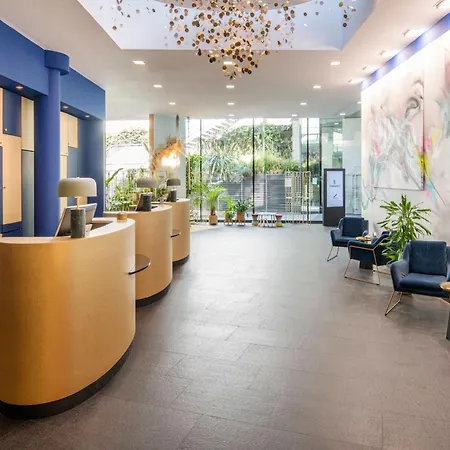 Renaissance Arc De Triomphe