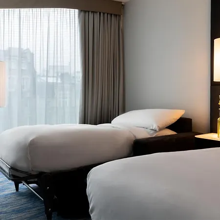 Отель Renaissance Arc De Triomphe Париж