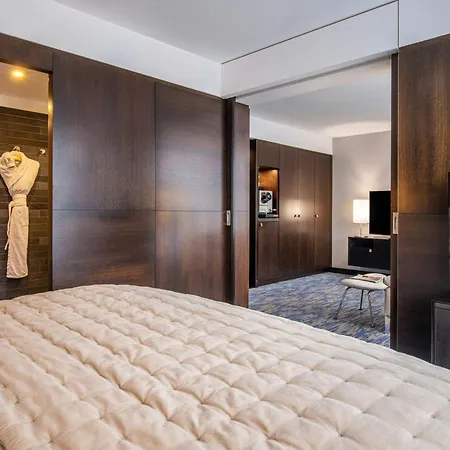 Hotel Renaissance Arc De Triomphe