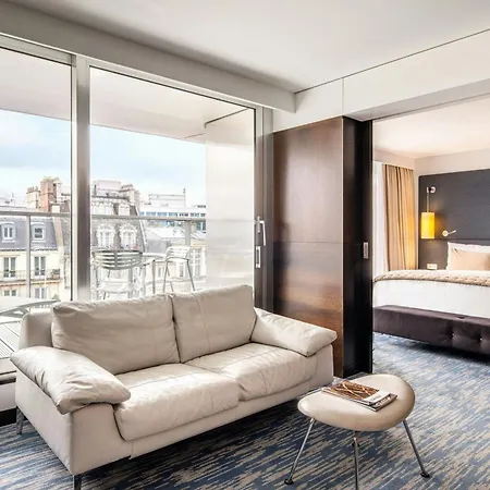 Renaissance Arc De Triomphe París