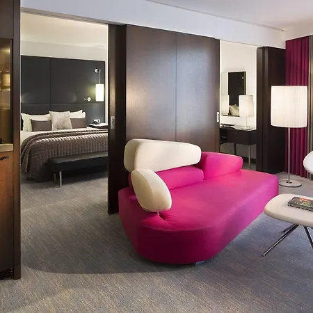 Renaissance Arc De Triomphe 5*