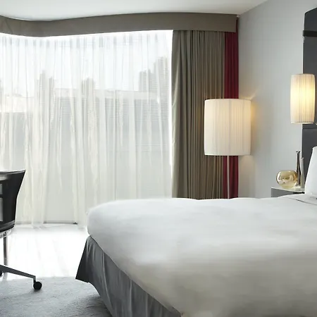 Renaissance Arc De Triomphe