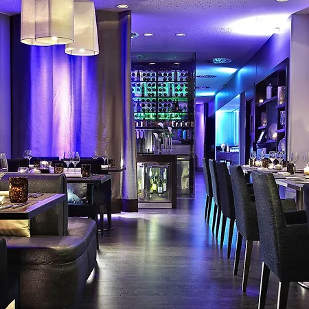 Renaissance Arc De Triomphe