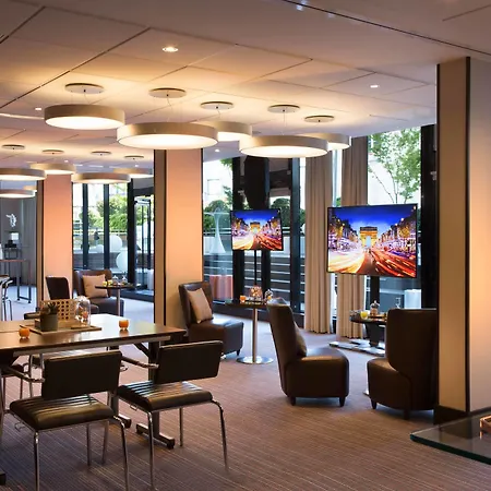 Hotel Renaissance Arc De Triomphe 5*