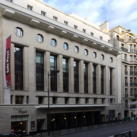 Hotel Renaissance Arc De Triomphe 5*