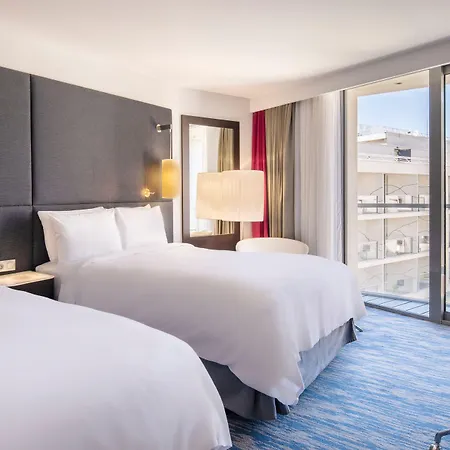 Renaissance Arc De Triomphe Hotel 5*