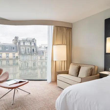 Renaissance Arc De Triomphe Hotel