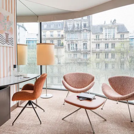 Renaissance Arc De Triomphe Hotel 5*