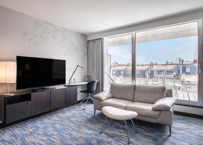 Renaissance Arc De Triomphe 5*