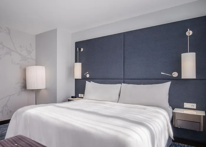 Renaissance Arc De Triomphe Hotel