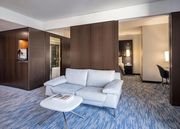 Renaissance Arc De Triomphe Parigi